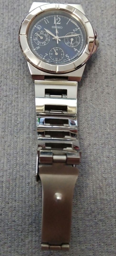 Seiko lk/lukia 5Y89-0B30 Analog Quartz Women