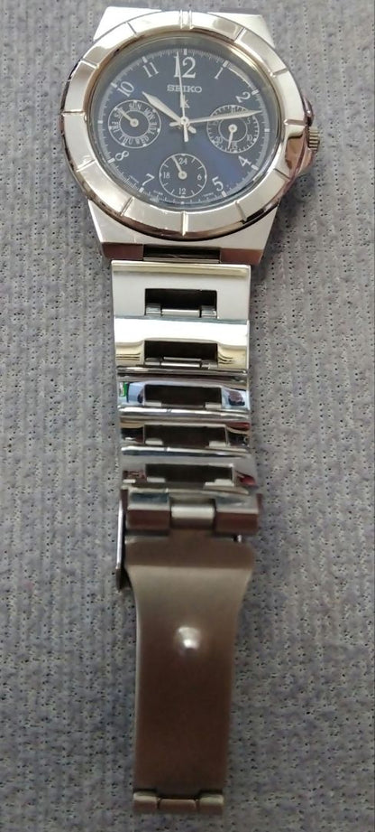 Seiko lk/lukia 5Y89-0B30 Analog Quartz Women