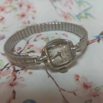 Gruen Analog Mechanical (Manual) Women