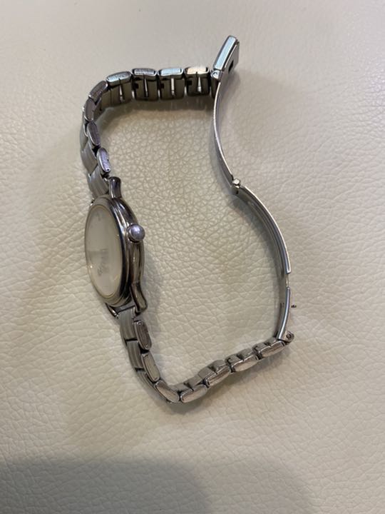 Agnes B. Analog Quartz Women