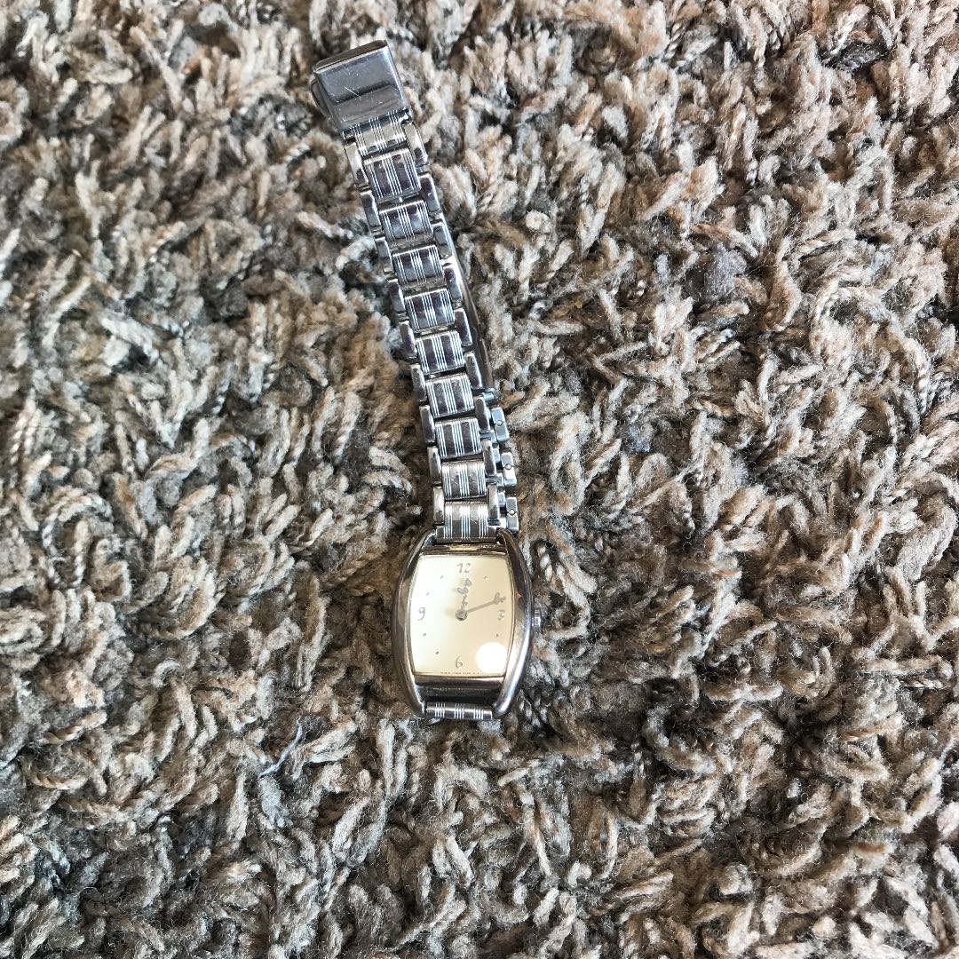 Agnes B. Analog Quartz Women