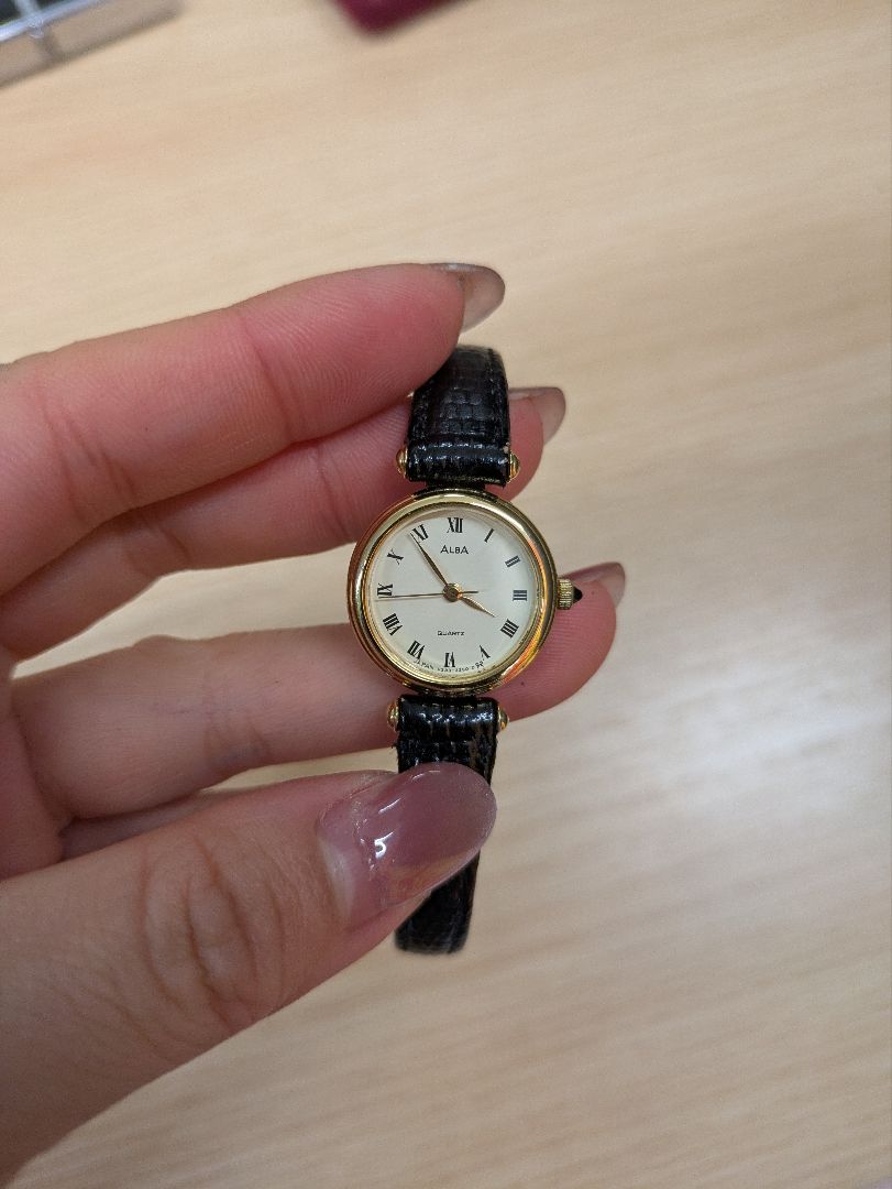 Seiko Alba V233-0700QZ Analog Quartz Women