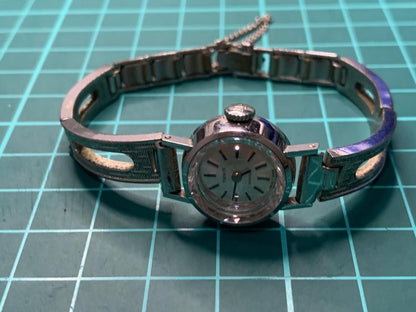 Tissot Saphir  Analog Mechanical (Manual) Women Women