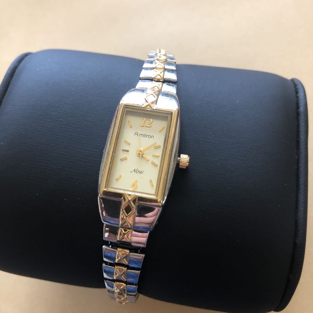 Armitron 3-NEEDLE Analog Quartz Women