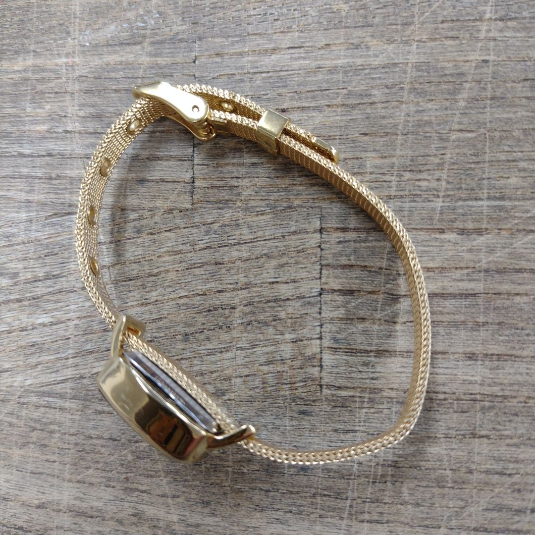 H.k.c Analog Quartz Women