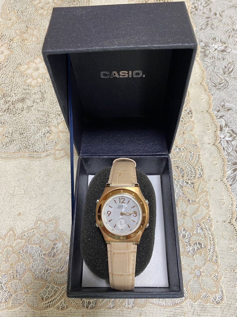 CASIO LWA-M146L-2AJF Digital-Analog Solar Women