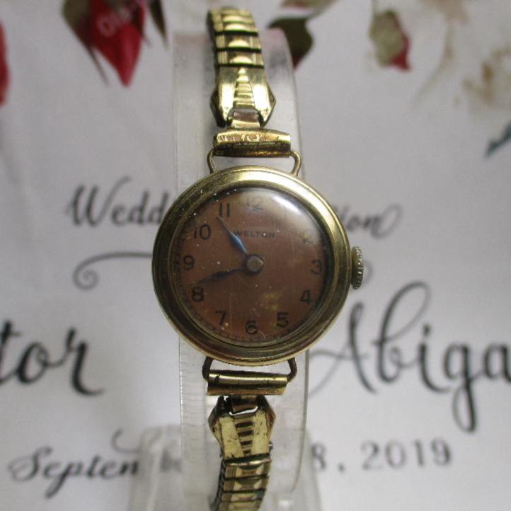 Nivada Analog Mechanical (Manual) Women