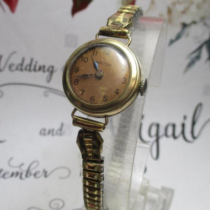 Nivada Analog Mechanical (Manual) Women