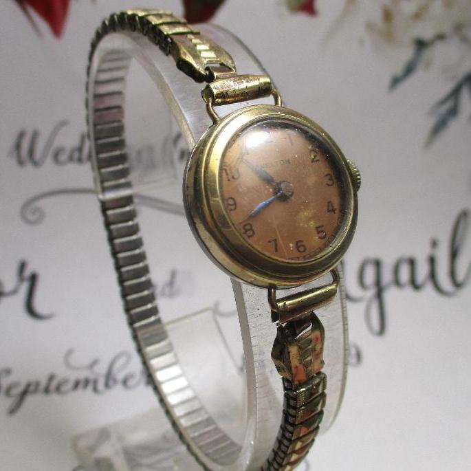 Nivada Analog Mechanical (Manual) Women
