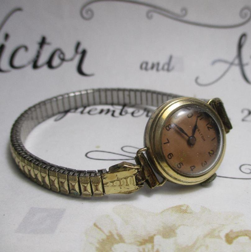 Nivada Analog Mechanical (Manual) Women