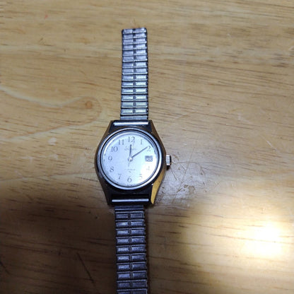 Seiko 2205-0704 Analog Mechanical (Manual) Women
