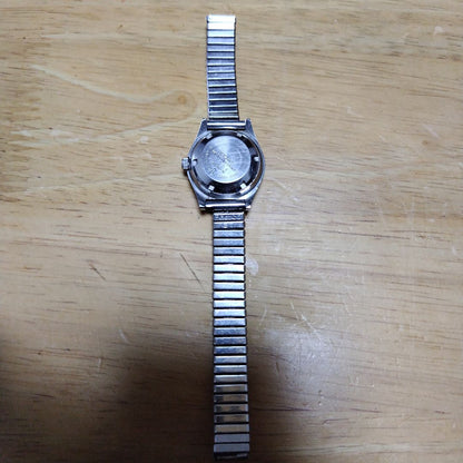 Seiko 2205-0704 Analog Mechanical (Manual) Women