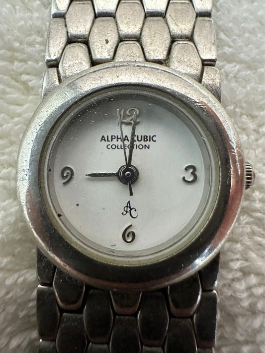 Alpha cubic Analog Quartz Women