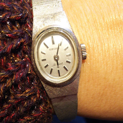 Seiko 1120-7000 Analog Mechanical (Manual) Women