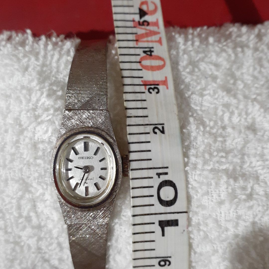 Seiko 1120-7000 Analog Mechanical (Manual) Women