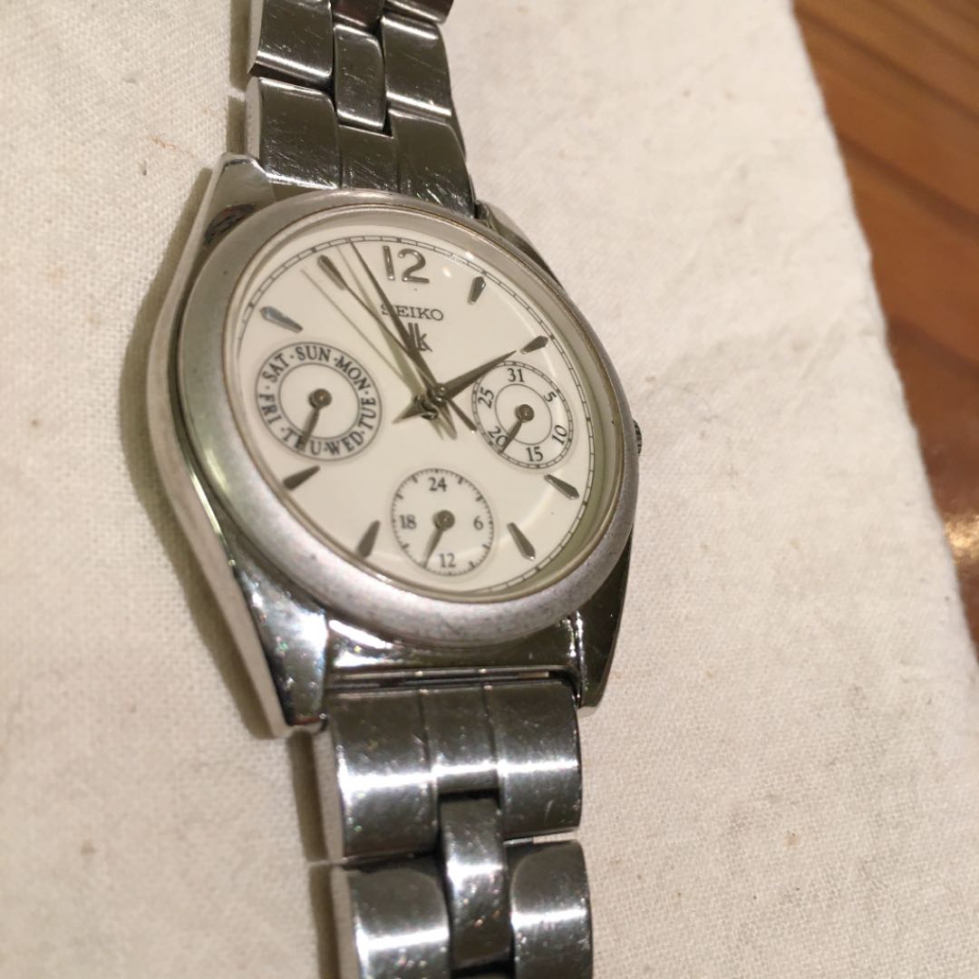 Seiko lk/lukia Analog Quartz Women