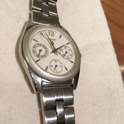 Seiko lk/lukia Analog Quartz Women