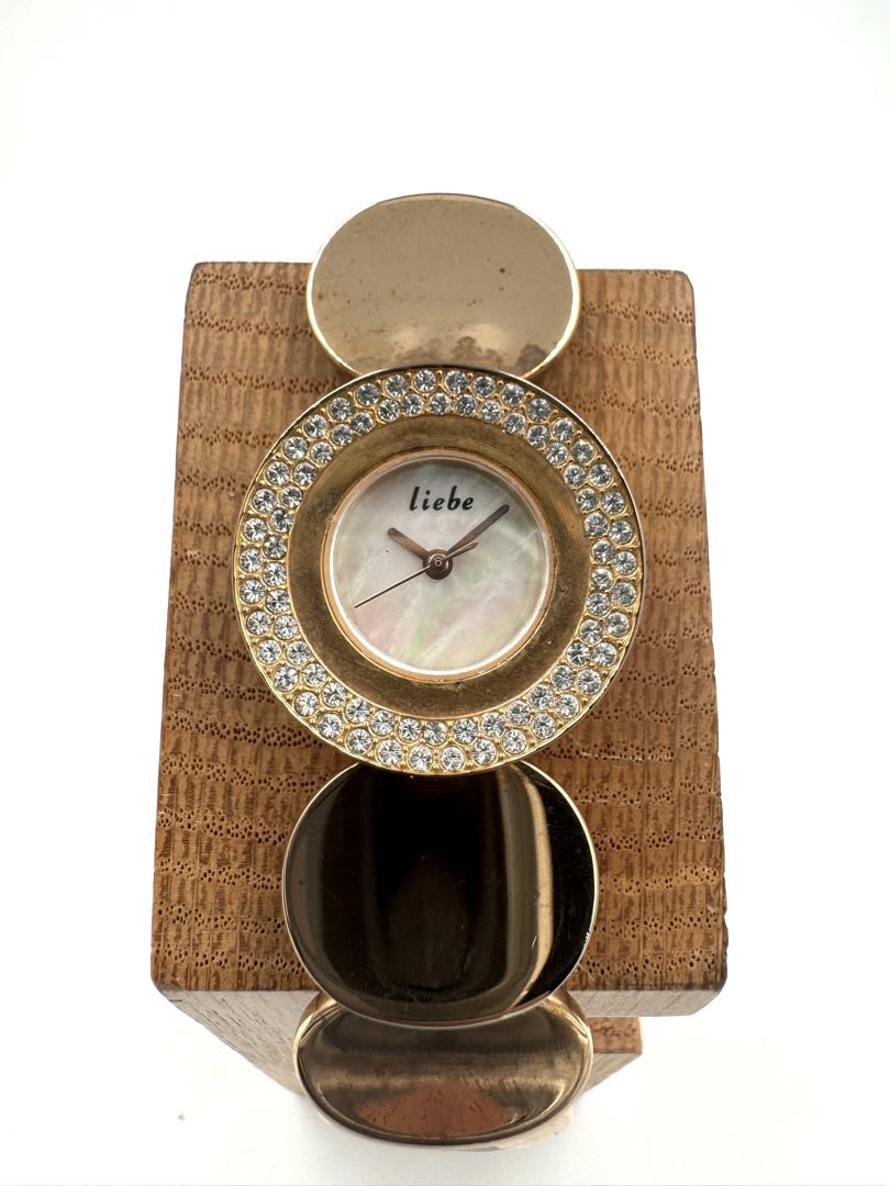 Abiste Liebe Analog Quartz Women Watch