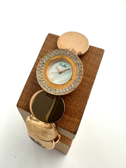 Abiste Liebe Analog Quartz Women Watch