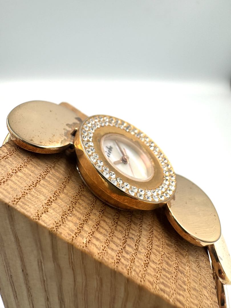 Abiste Liebe Analog Quartz Women Watch