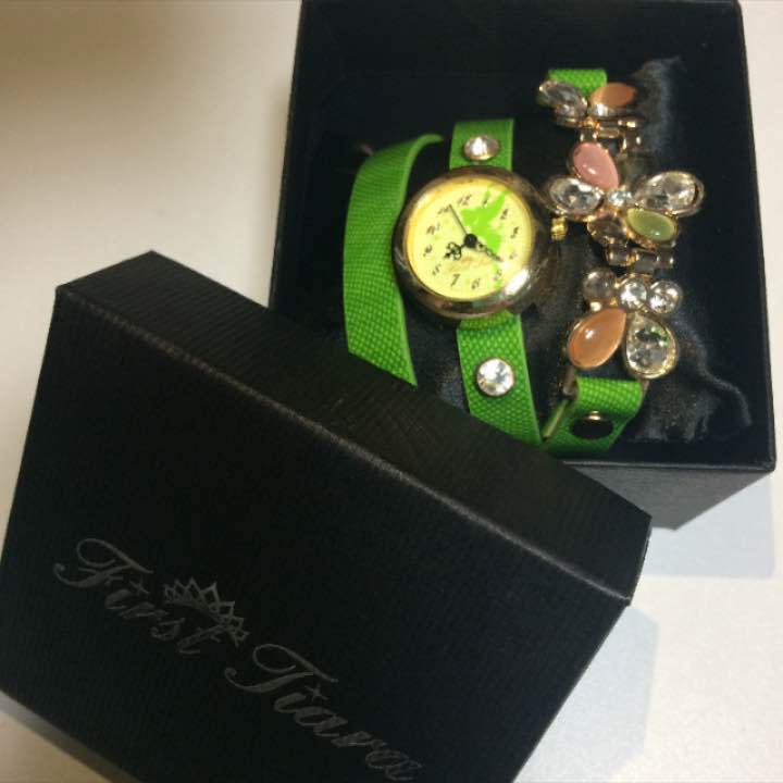 First Tiara Analog Quartz Women