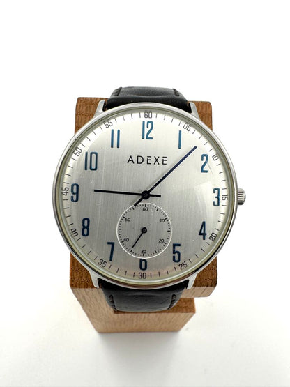 Adexe Analog Quartz Men Watch