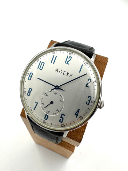 Adexe Analog Quartz Men Watch