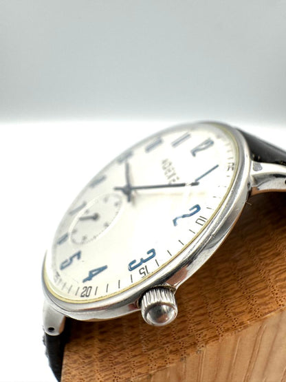 Adexe Analog Quartz Men Watch