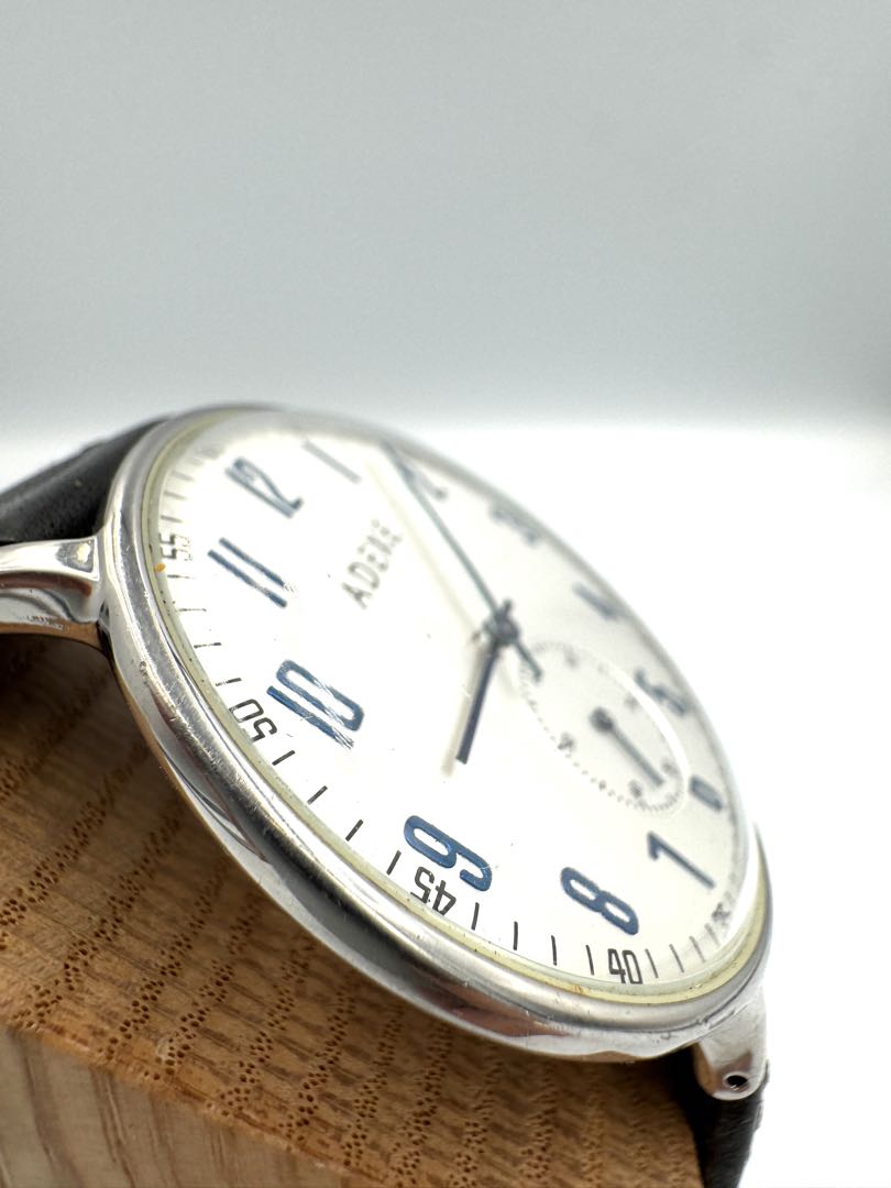 Adexe Analog Quartz Men Watch