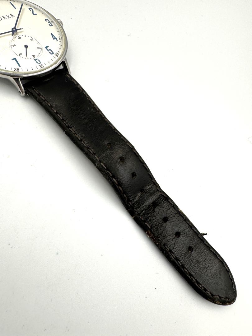 Adexe Analog Quartz Men Watch