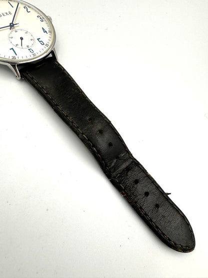 Adexe Analog Quartz Men Watch