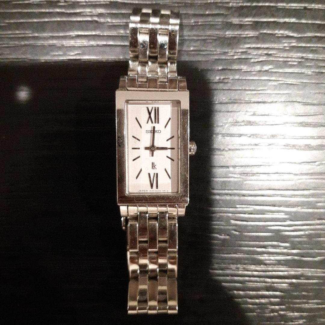 Seiko 1N01-0BF0 Analog Quartz Women
