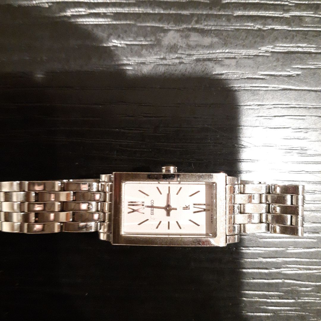 Seiko 1N01-0BF0 Analog Quartz Women