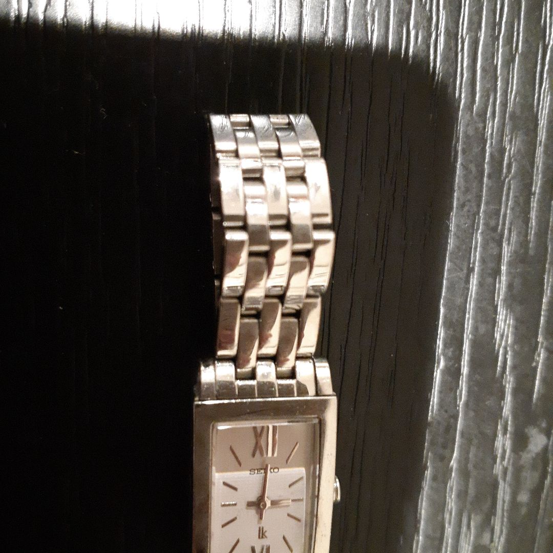 Seiko 1N01-0BF0 Analog Quartz Women