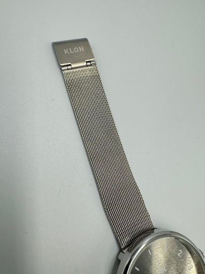 Klon Analog Quartz Men Watch Mirror Dial Damaged Strap
