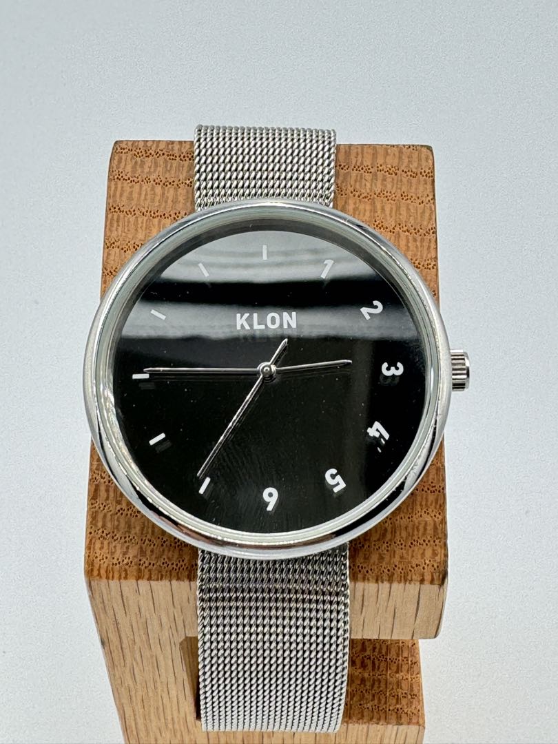 Klon Analog Quartz Men Watch Mirror Dial Damaged Strap