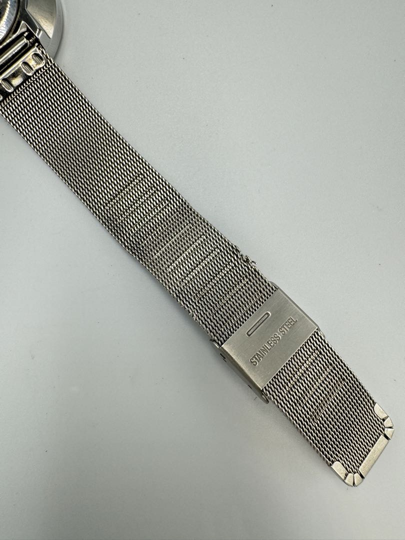 Klon Analog Quartz Men Watch Mirror Dial Damaged Strap