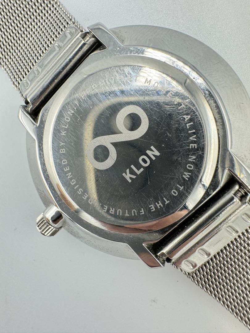 Klon Analog Quartz Men Watch Mirror Dial Damaged Strap