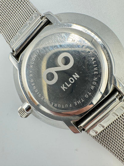 Klon Analog Quartz Men Watch Mirror Dial Damaged Strap
