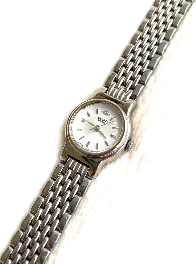 Seiko V401-0510 Analog Quartz Women