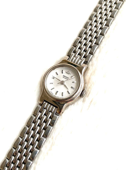 Seiko V401-0510 Analog Quartz Women