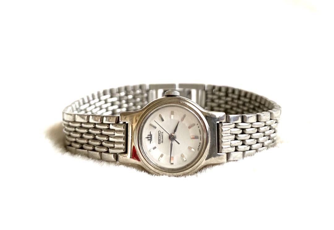 Seiko V401-0510 Analog Quartz Women