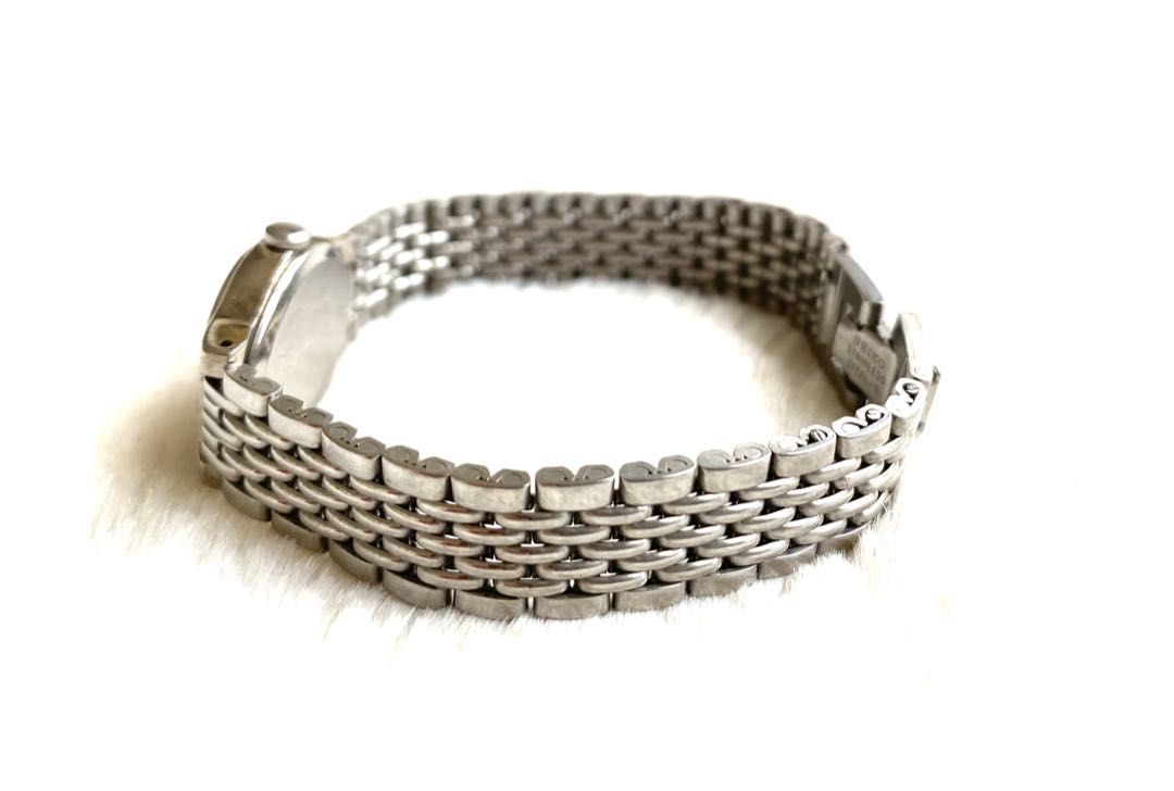 Seiko V401-0510 Analog Quartz Women