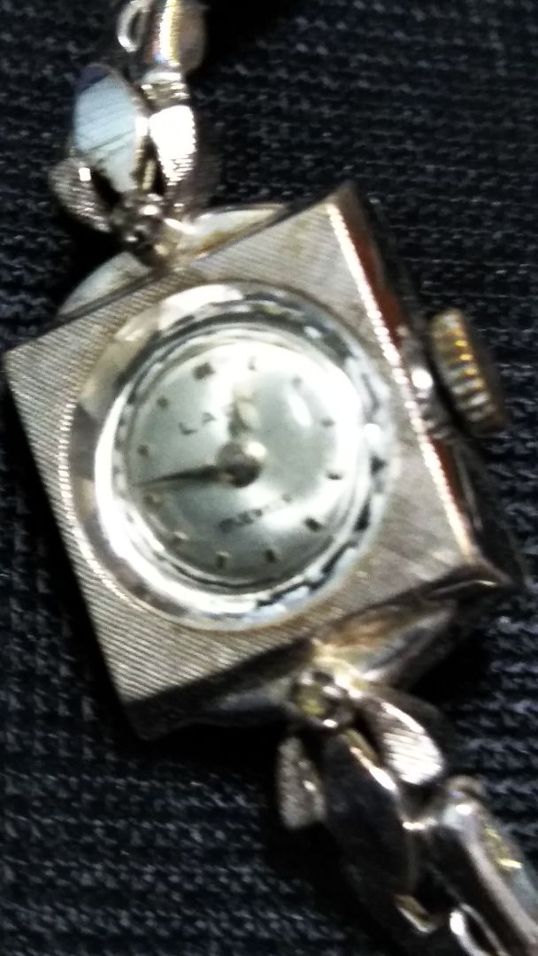 LADY SWISS MADE Analog Mechanical (Manual) Women