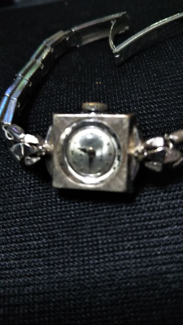 LADY SWISS MADE Analog Mechanical (Manual) Women