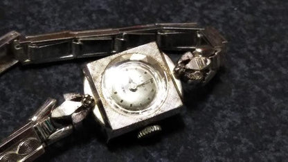 LADY SWISS MADE Analog Mechanical (Manual) Women